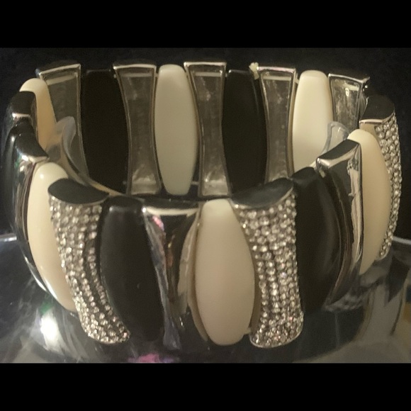 Pre-owned, gently used stretch black, white and silver sparkle bracelet. - Picture 6 of 10